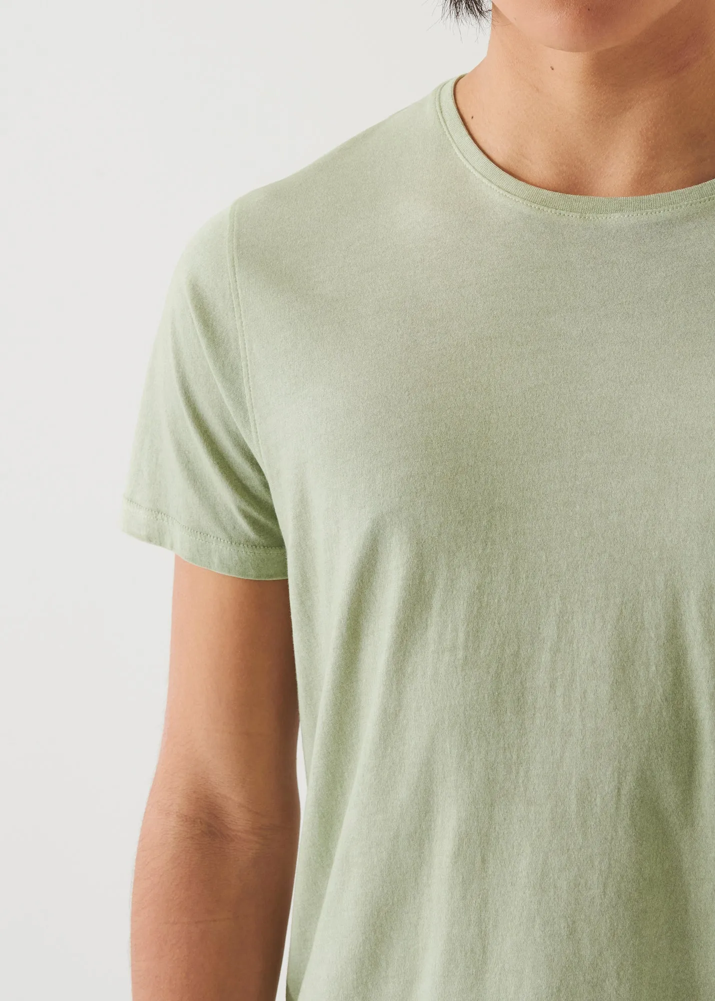 LIGHTWEIGHT PIMA COTTON SPRAY WASH T-SHIRT
