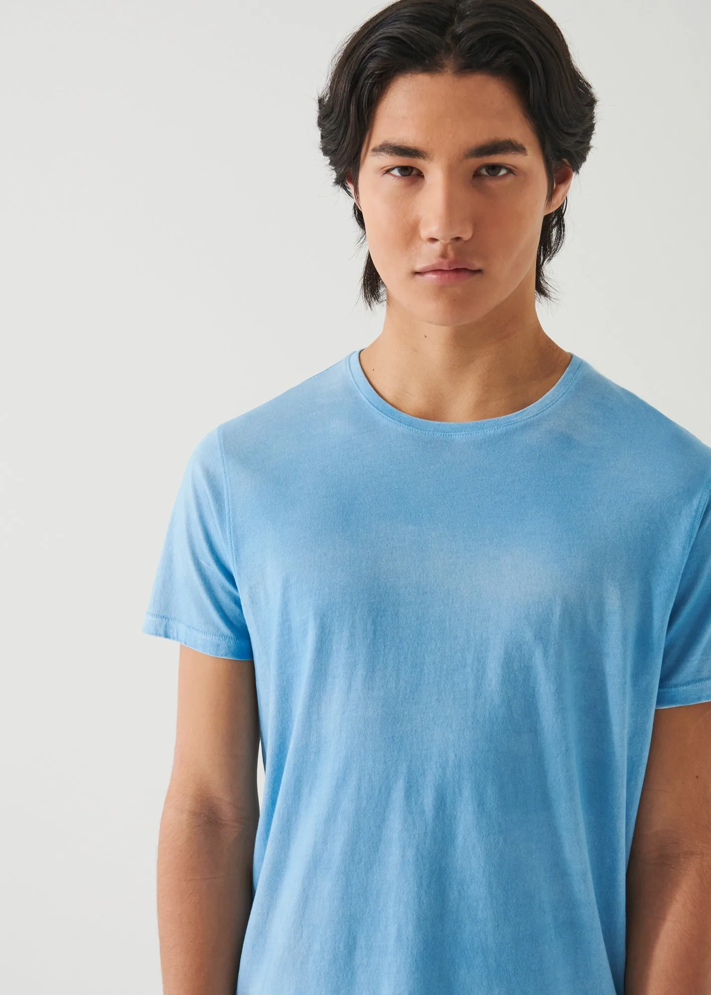 LIGHTWEIGHT PIMA COTTON SPRAY WASH T-SHIRT