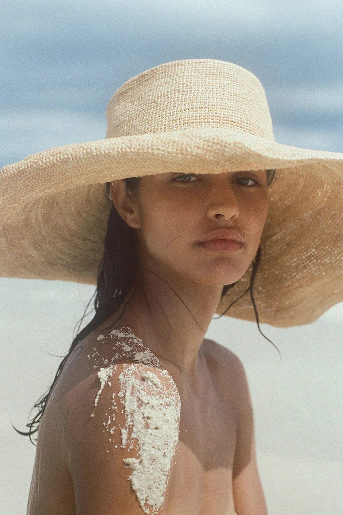 NATURAL RAFIA WIDE BRIM HAT - NATURAL